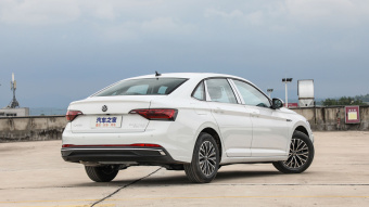 VW Sagitar Flyover 200TSI DSG